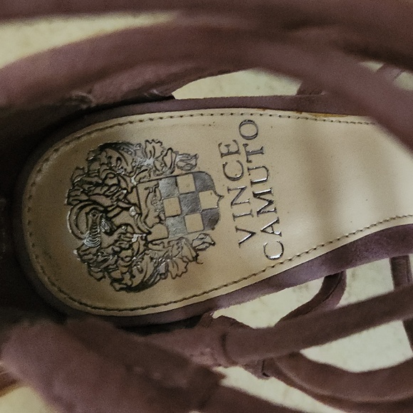 Heels - Picture 2 of 4